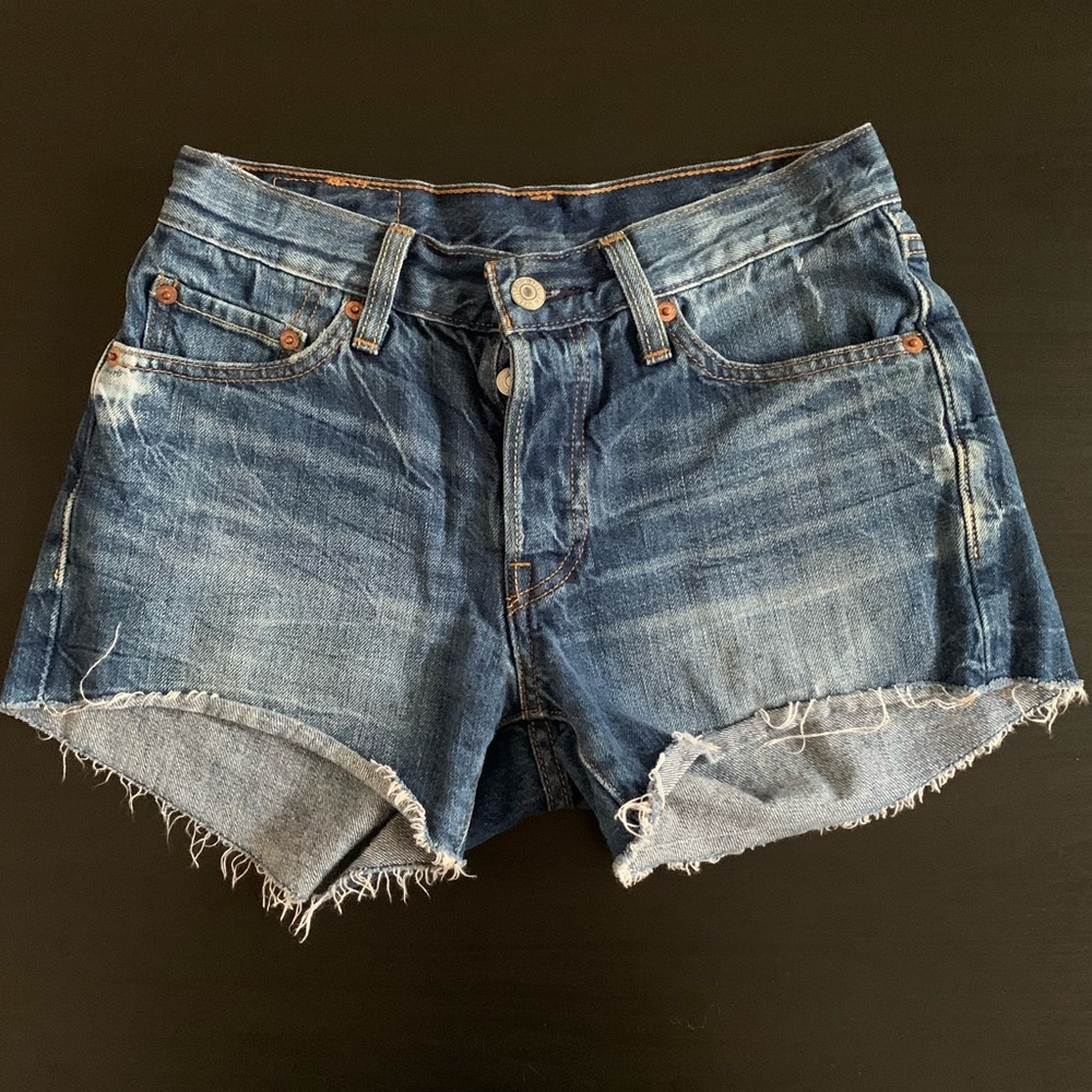 501 levis woman shorts size 25
